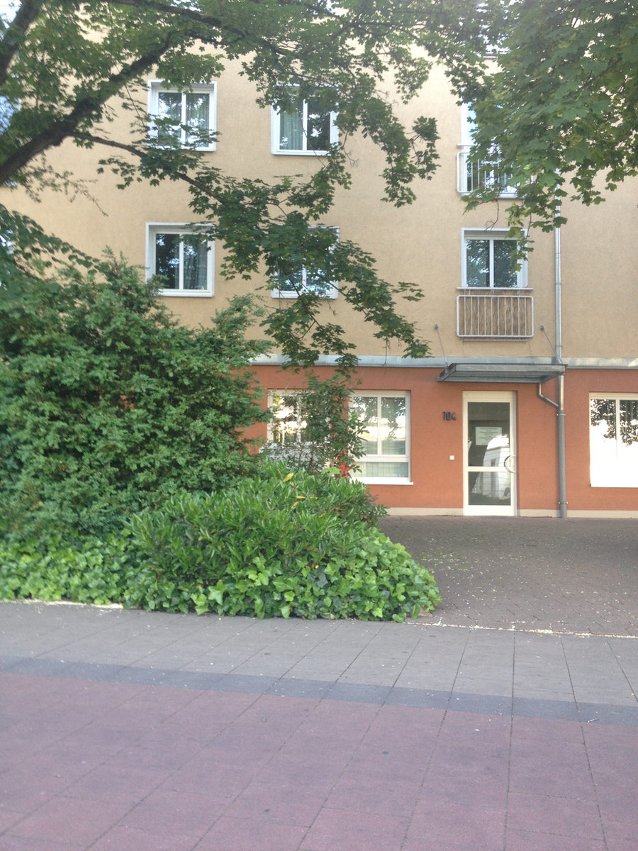 Außenansicht der Praxis in der Äußeren Brucker Straße 104